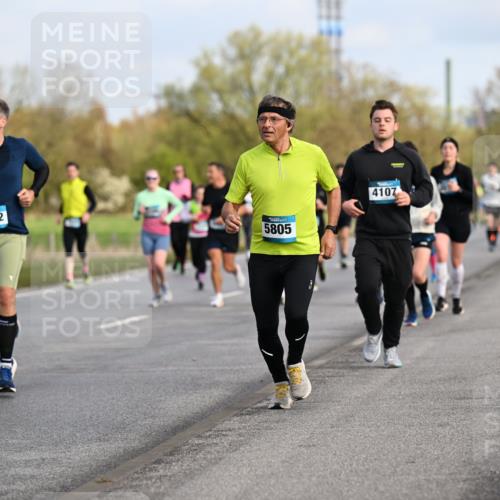 12.04.2026 - 45. Internationalen Wilhelmsburger Insellauf Dr. Thomas Lammeyer http://msf.ph/oto/9434070 12.04.2026 09:20:04 Laufen 3854, 3852, 5805, 4107 meine-sportfotos.de