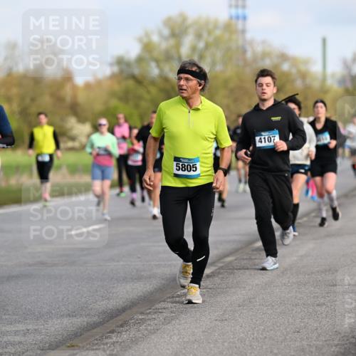 12.04.2026 - 45. Internationalen Wilhelmsburger Insellauf Dr. Thomas Lammeyer http://msf.ph/oto/9434072 12.04.2026 09:20:04 Laufen 54, 3852, 5805, 4107 meine-sportfotos.de