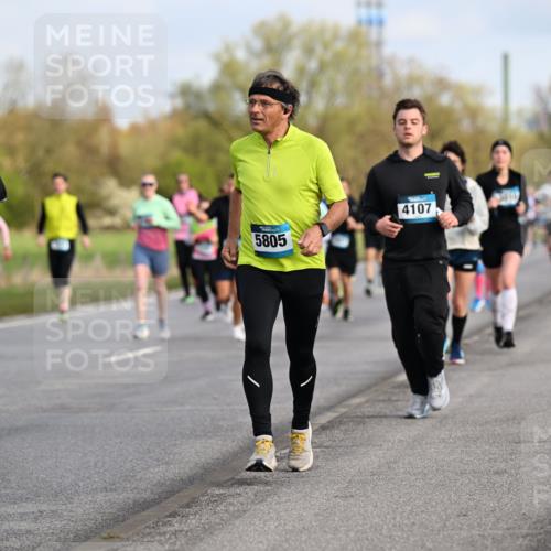 12.04.2026 - 45. Internationalen Wilhelmsburger Insellauf Dr. Thomas Lammeyer http://msf.ph/oto/9434073 12.04.2026 09:20:04 Laufen 3852, 3330, 5805, 4107 meine-sportfotos.de