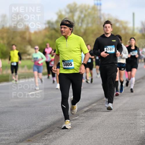 12.04.2026 - 45. Internationalen Wilhelmsburger Insellauf Dr. Thomas Lammeyer http://msf.ph/oto/9434074 12.04.2026 09:20:05 Laufen 3852, 5805, 4107 meine-sportfotos.de