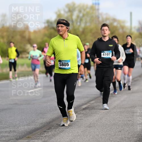 12.04.2026 - 45. Internationalen Wilhelmsburger Insellauf Dr. Thomas Lammeyer http://msf.ph/oto/9434075 12.04.2026 09:20:05 Laufen 3852, 5805, 4107 meine-sportfotos.de