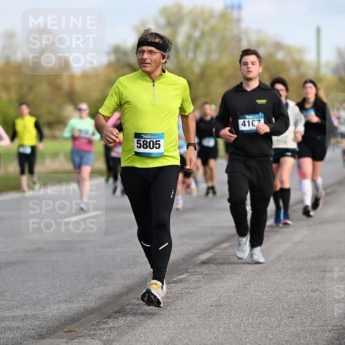12.04.2026 - 45. Internationalen Wilhelmsburger Insellauf Dr. Thomas Lammeyer http://msf.ph/oto/9434076 12.04.2026 09:20:05 Laufen 3852, 5805, 4167 meine-sportfotos.de