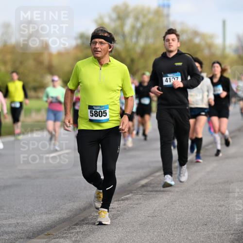 12.04.2026 - 45. Internationalen Wilhelmsburger Insellauf Dr. Thomas Lammeyer http://msf.ph/oto/9434077 12.04.2026 09:20:05 Laufen 3852, 5805, 4107 meine-sportfotos.de