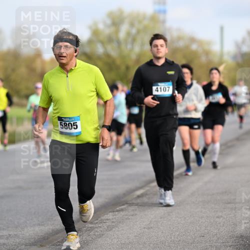 12.04.2026 - 45. Internationalen Wilhelmsburger Insellauf Dr. Thomas Lammeyer http://msf.ph/oto/9434078 12.04.2026 09:20:05 Laufen 5805, 4107 meine-sportfotos.de