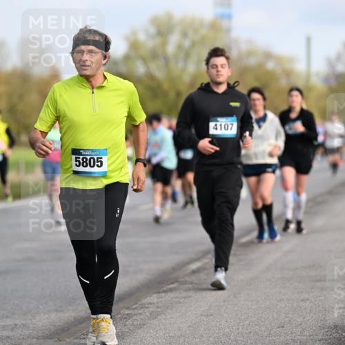 12.04.2026 - 45. Internationalen Wilhelmsburger Insellauf Dr. Thomas Lammeyer http://msf.ph/oto/9434079 12.04.2026 09:20:05 Laufen 5805, 4107 meine-sportfotos.de