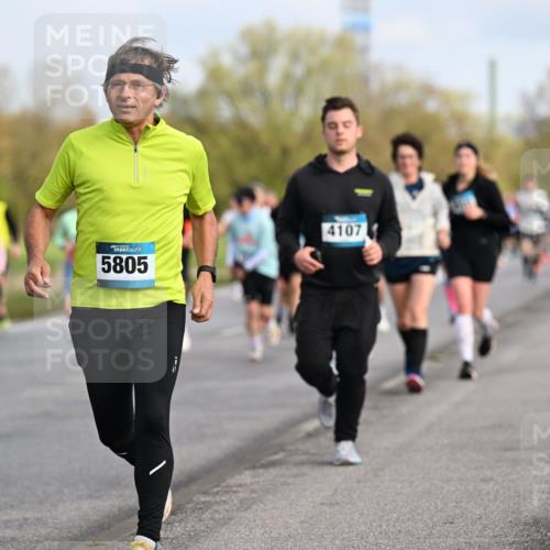 12.04.2026 - 45. Internationalen Wilhelmsburger Insellauf Dr. Thomas Lammeyer http://msf.ph/oto/9434080 12.04.2026 09:20:06 Laufen 5805, 4107 meine-sportfotos.de