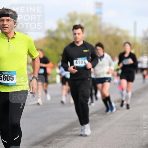 12.04.2026 - 45. Internationalen Wilhelmsburger Insellauf Dr. Thomas Lammeyer http://msf.ph/oto/9434084 12.04.2026 09:20:06 Laufen 5805, 4107 meine-sportfotos.de