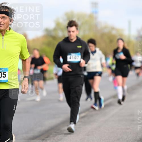 12.04.2026 - 45. Internationalen Wilhelmsburger Insellauf Dr. Thomas Lammeyer http://msf.ph/oto/9434085 12.04.2026 09:20:06 Laufen 45, 5805, 4107 meine-sportfotos.de