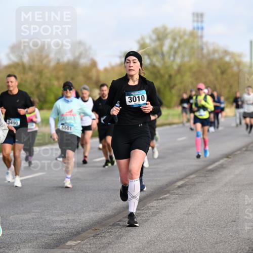 12.04.2026 - 45. Internationalen Wilhelmsburger Insellauf Dr. Thomas Lammeyer http://msf.ph/oto/9434105 12.04.2026 09:20:09 Laufen 279, 367, 490, 5501, 3010 meine-sportfotos.de