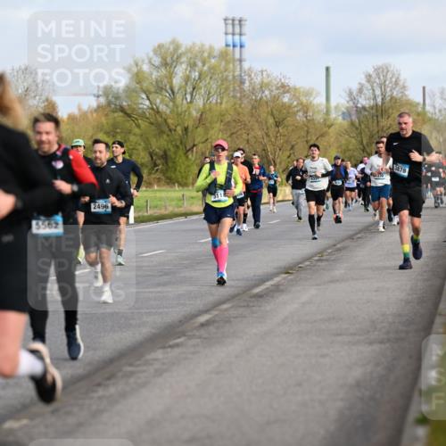 12.04.2026 - 45. Internationalen Wilhelmsburger Insellauf Dr. Thomas Lammeyer http://msf.ph/oto/9434109 12.04.2026 09:20:11 Laufen 3010, 5562, 2496, 4331, 3878 meine-sportfotos.de