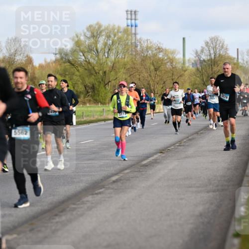 12.04.2026 - 45. Internationalen Wilhelmsburger Insellauf Dr. Thomas Lammeyer http://msf.ph/oto/9434110 12.04.2026 09:20:11 Laufen 3010, 5562, 496, 3118, 4331, 4330, 3878, 16 meine-sportfotos.de
