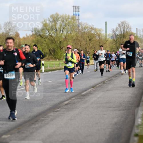 12.04.2026 - 45. Internationalen Wilhelmsburger Insellauf Dr. Thomas Lammeyer http://msf.ph/oto/9434111 12.04.2026 09:20:11 Laufen 3010, 5562, 249, 3118, 4331, 4130, 3878, 16 meine-sportfotos.de