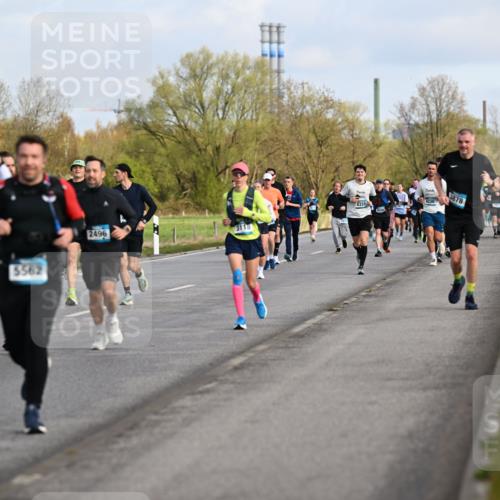 12.04.2026 - 45. Internationalen Wilhelmsburger Insellauf Dr. Thomas Lammeyer http://msf.ph/oto/9434112 12.04.2026 09:20:11 Laufen 5562, 2496, 3118, 4331, 4330, 3878 meine-sportfotos.de