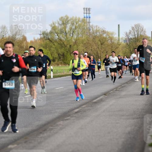 12.04.2026 - 45. Internationalen Wilhelmsburger Insellauf Dr. Thomas Lammeyer http://msf.ph/oto/9434113 12.04.2026 09:20:11 Laufen 5562, 2496, 4330, 4331, 4030, 3878 meine-sportfotos.de