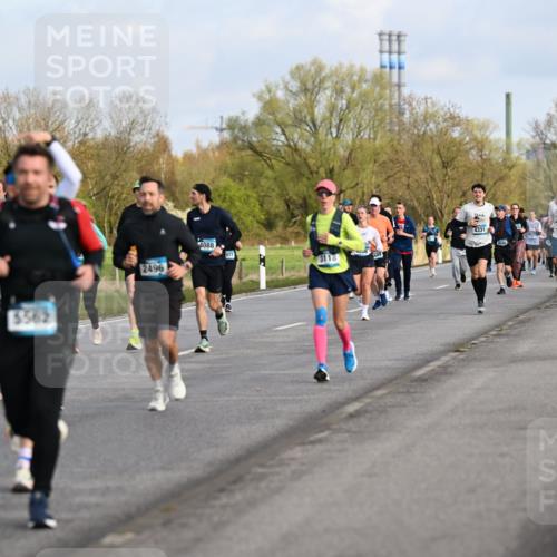 12.04.2026 - 45. Internationalen Wilhelmsburger Insellauf Dr. Thomas Lammeyer http://msf.ph/oto/9434117 12.04.2026 09:20:12 Laufen 475, 2496, 4088, 977, 3118, 4331, 2030, 4330, 78, 2809, 16 meine-sportfotos.de
