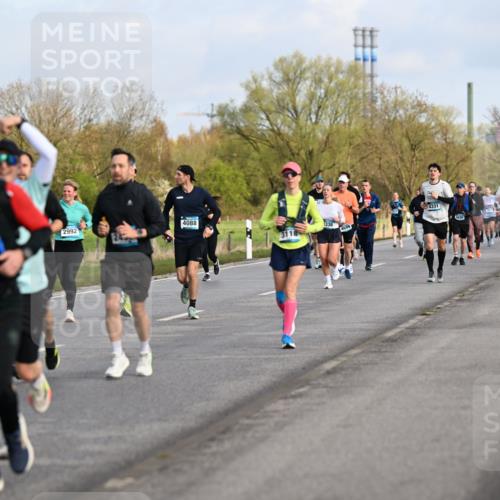 12.04.2026 - 45. Internationalen Wilhelmsburger Insellauf Dr. Thomas Lammeyer http://msf.ph/oto/9434120 12.04.2026 09:20:12 Laufen 5562, 2992, 4088, 4331, 433, 878 meine-sportfotos.de