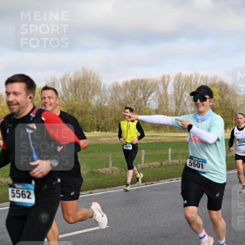 12.04.2026 - 45. Internationalen Wilhelmsburger Insellauf Dr. Thomas Lammeyer http://msf.ph/oto/9434133 12.04.2026 09:20:15 Laufen 5576, 5562, 4928, 5501, 3556, 4903, 2496 meine-sportfotos.de