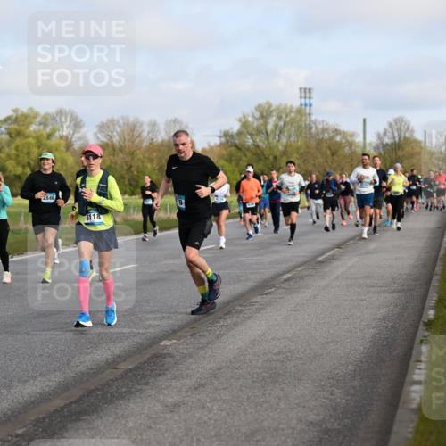 12.04.2026 - 45. Internationalen Wilhelmsburger Insellauf Dr. Thomas Lammeyer http://msf.ph/oto/9434136 12.04.2026 09:20:16 Laufen 3178, 2992, 2846, 4336, 3118 meine-sportfotos.de