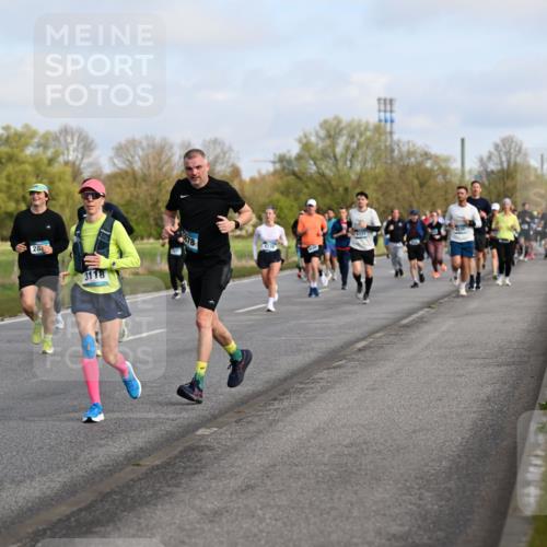 12.04.2026 - 45. Internationalen Wilhelmsburger Insellauf Dr. Thomas Lammeyer http://msf.ph/oto/9434137 12.04.2026 09:20:16 Laufen 3178, 2992, 28, 3118, 78 meine-sportfotos.de