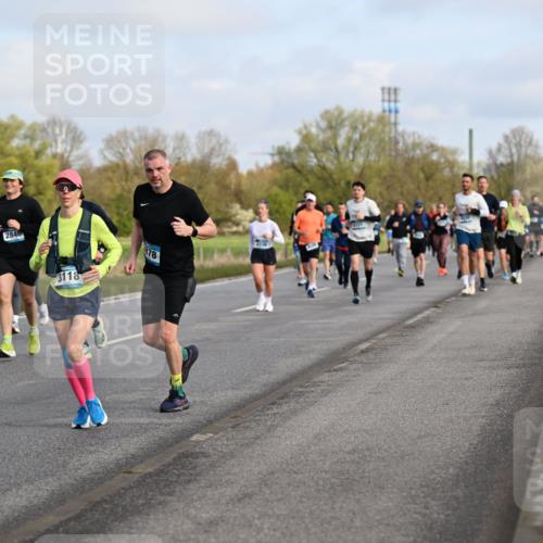 12.04.2026 - 45. Internationalen Wilhelmsburger Insellauf Dr. Thomas Lammeyer http://msf.ph/oto/9434138 12.04.2026 09:20:16 Laufen 3178, 2992, 2846, 78, 3118 meine-sportfotos.de