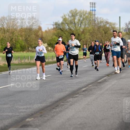 12.04.2026 - 45. Internationalen Wilhelmsburger Insellauf Dr. Thomas Lammeyer http://msf.ph/oto/9434140 12.04.2026 09:20:17 Laufen 4336, 2977, 4331, 4689, 4030, 4330, 2529 meine-sportfotos.de