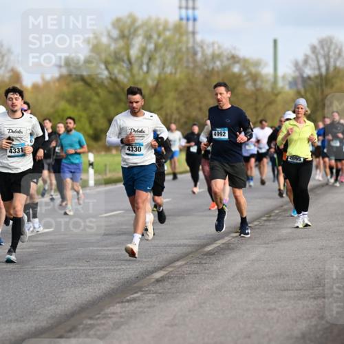 12.04.2026 - 45. Internationalen Wilhelmsburger Insellauf Dr. Thomas Lammeyer http://msf.ph/oto/9434149 12.04.2026 09:20:19 Laufen 4992, 4331, 4330, 2895 meine-sportfotos.de