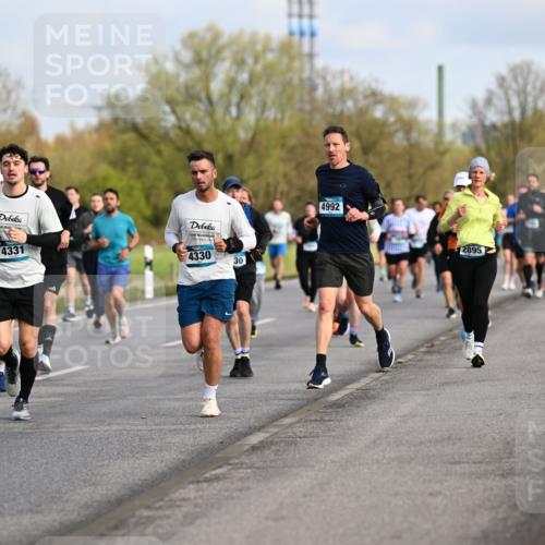 12.04.2026 - 45. Internationalen Wilhelmsburger Insellauf Dr. Thomas Lammeyer http://msf.ph/oto/9434150 12.04.2026 09:20:19 Laufen 4331, 4330, 30, 4992, 2895 meine-sportfotos.de