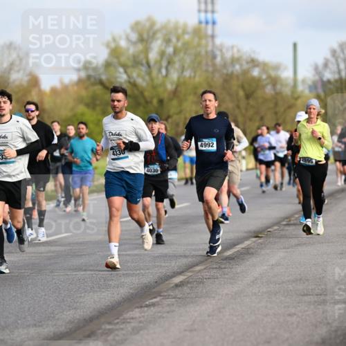 12.04.2026 - 45. Internationalen Wilhelmsburger Insellauf Dr. Thomas Lammeyer http://msf.ph/oto/9434152 12.04.2026 09:20:19 Laufen 43, 4330, 4030, 4992, 2895 meine-sportfotos.de