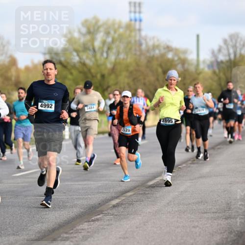 12.04.2026 - 45. Internationalen Wilhelmsburger Insellauf Dr. Thomas Lammeyer http://msf.ph/oto/9434162 12.04.2026 09:20:21 Laufen 9, 4330, 4992, 3484, 529, 2895 meine-sportfotos.de