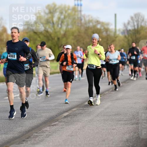 12.04.2026 - 45. Internationalen Wilhelmsburger Insellauf Dr. Thomas Lammeyer http://msf.ph/oto/9434164 12.04.2026 09:20:21 Laufen 4992, 4330, 30, 2529, 2895, 2809 meine-sportfotos.de