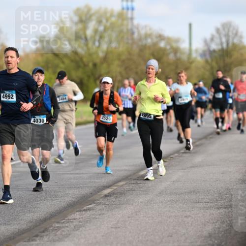 12.04.2026 - 45. Internationalen Wilhelmsburger Insellauf Dr. Thomas Lammeyer http://msf.ph/oto/9434165 12.04.2026 09:20:21 Laufen 330, 4992, 4030, 3484, 2529, 2895, 28009 meine-sportfotos.de