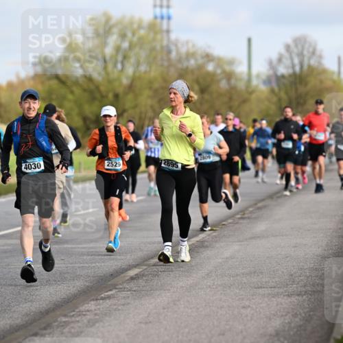 12.04.2026 - 45. Internationalen Wilhelmsburger Insellauf Dr. Thomas Lammeyer http://msf.ph/oto/9434167 12.04.2026 09:20:22 Laufen 4992, 4030, 2529, 2895, 2809 meine-sportfotos.de