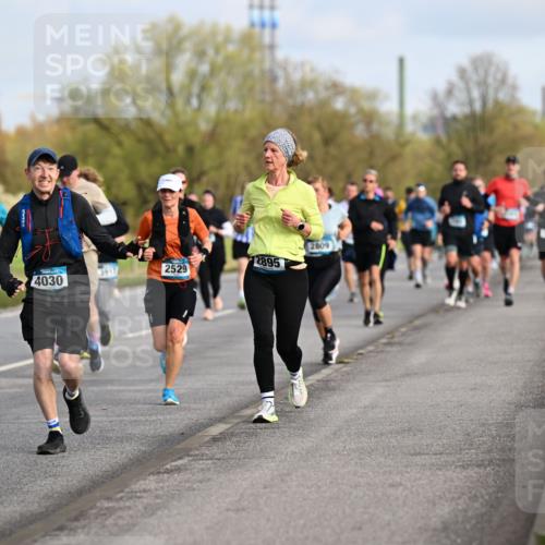 12.04.2026 - 45. Internationalen Wilhelmsburger Insellauf Dr. Thomas Lammeyer http://msf.ph/oto/9434168 12.04.2026 09:20:22 Laufen 4992, 2809, 2895, 2529, 4030 meine-sportfotos.de