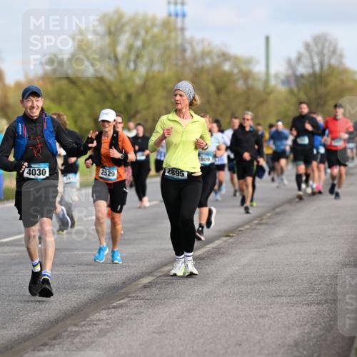 12.04.2026 - 45. Internationalen Wilhelmsburger Insellauf Dr. Thomas Lammeyer http://msf.ph/oto/9434169 12.04.2026 09:20:22 Laufen 4992, 2529, 4030, 2895, 809 meine-sportfotos.de