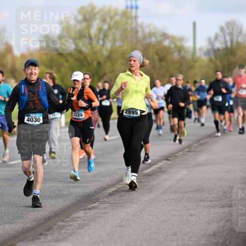 12.04.2026 - 45. Internationalen Wilhelmsburger Insellauf Dr. Thomas Lammeyer http://msf.ph/oto/9434170 12.04.2026 09:20:22 Laufen 4992, 4030, 2529, 2895 meine-sportfotos.de