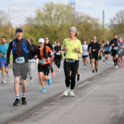 12.04.2026 - 45. Internationalen Wilhelmsburger Insellauf Dr. Thomas Lammeyer http://msf.ph/oto/9434171 12.04.2026 09:20:22 Laufen 4992, 4030, 2529, 2895 meine-sportfotos.de