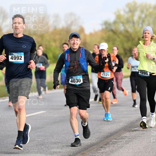 12.04.2026 - 45. Internationalen Wilhelmsburger Insellauf Dr. Thomas Lammeyer http://msf.ph/oto/9434174 12.04.2026 09:20:23 Laufen 3760, 4992, 4030, 2529, 2895 meine-sportfotos.de