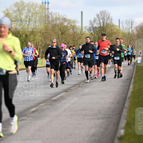 12.04.2026 - 45. Internationalen Wilhelmsburger Insellauf Dr. Thomas Lammeyer http://msf.ph/oto/9434180 12.04.2026 09:20:25 Laufen 829, 09, 58, 2262, 600, 2263, 5557, 16 meine-sportfotos.de