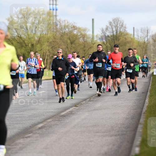 12.04.2026 - 45. Internationalen Wilhelmsburger Insellauf Dr. Thomas Lammeyer http://msf.ph/oto/9434182 12.04.2026 09:20:25 Laufen 2529, 3468, 263, 2262, 2600, 5557 meine-sportfotos.de