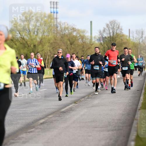 12.04.2026 - 45. Internationalen Wilhelmsburger Insellauf Dr. Thomas Lammeyer http://msf.ph/oto/9434183 12.04.2026 09:20:25 Laufen 64, 2262, 2600, 263, 5557 meine-sportfotos.de