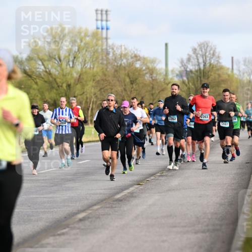 12.04.2026 - 45. Internationalen Wilhelmsburger Insellauf Dr. Thomas Lammeyer http://msf.ph/oto/9434184 12.04.2026 09:20:25 Laufen 2, 68, 2958, 2263, 2262, 39, 2600, 5557 meine-sportfotos.de