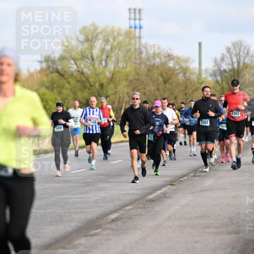 12.04.2026 - 45. Internationalen Wilhelmsburger Insellauf Dr. Thomas Lammeyer http://msf.ph/oto/9434186 12.04.2026 09:20:25 Laufen 2529, 3468, 2262, 2600, 2958, 2263, 5557, 4739, 16 meine-sportfotos.de