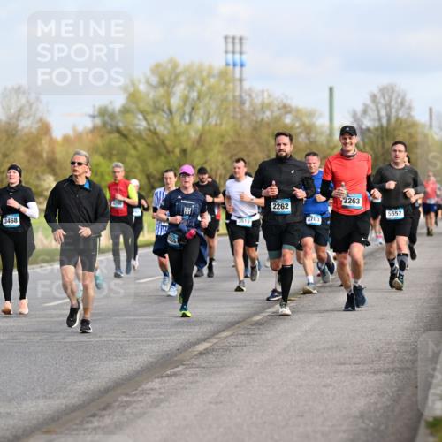 12.04.2026 - 45. Internationalen Wilhelmsburger Insellauf Dr. Thomas Lammeyer http://msf.ph/oto/9434202 12.04.2026 09:20:29 Laufen 4998, 3468, 2618, 3513, 2262, 4703, 2263, 5557 meine-sportfotos.de