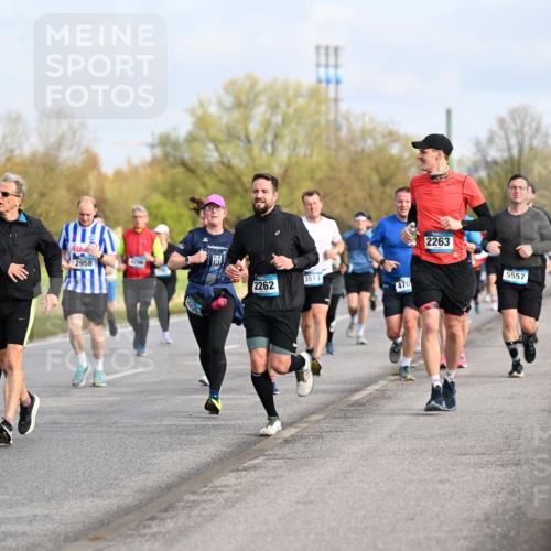 12.04.2026 - 45. Internationalen Wilhelmsburger Insellauf Dr. Thomas Lammeyer http://msf.ph/oto/9434211 12.04.2026 09:20:30 Laufen 2958, 2055, 2262, 3513, 470, 2263, 5557 meine-sportfotos.de