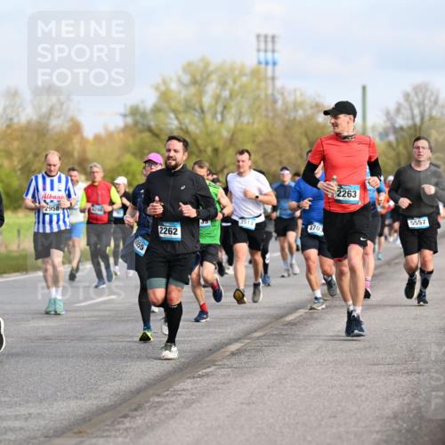 12.04.2026 - 45. Internationalen Wilhelmsburger Insellauf Dr. Thomas Lammeyer http://msf.ph/oto/9434213 12.04.2026 09:20:30 Laufen 2958, 2055, 3513, 4703, 2262, 2263, 5557 meine-sportfotos.de