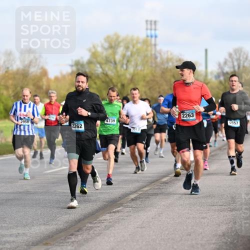 12.04.2026 - 45. Internationalen Wilhelmsburger Insellauf Dr. Thomas Lammeyer http://msf.ph/oto/9434215 12.04.2026 09:20:30 Laufen 2958, 2262, 4739, 3513, 2263, 5557 meine-sportfotos.de