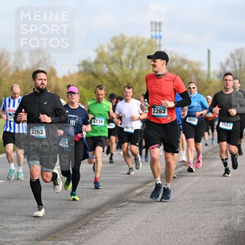 12.04.2026 - 45. Internationalen Wilhelmsburger Insellauf Dr. Thomas Lammeyer http://msf.ph/oto/9434220 12.04.2026 09:20:31 Laufen 468, 2262, 2055, 4739, 2263, 2600, 5557 meine-sportfotos.de
