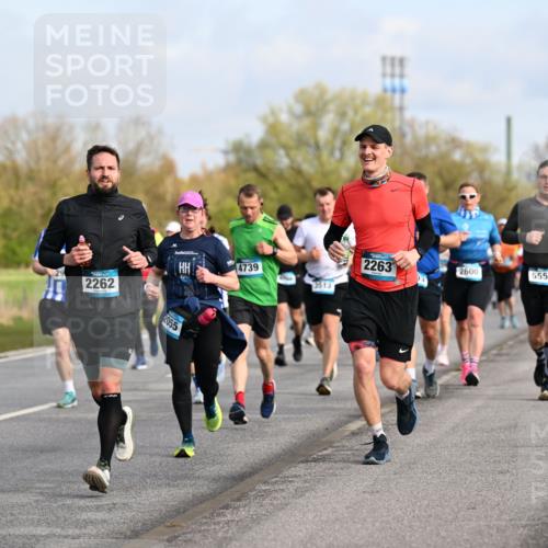 12.04.2026 - 45. Internationalen Wilhelmsburger Insellauf Dr. Thomas Lammeyer http://msf.ph/oto/9434222 12.04.2026 09:20:32 Laufen 3468, 2262, 4739, 2263, 2600, 5557, 3513, 2055 meine-sportfotos.de