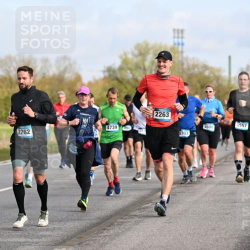 12.04.2026 - 45. Internationalen Wilhelmsburger Insellauf Dr. Thomas Lammeyer http://msf.ph/oto/9434224 12.04.2026 09:20:32 Laufen 3468, 2262, 2055, 4739, 2263, 4703, 2600, 5557 meine-sportfotos.de