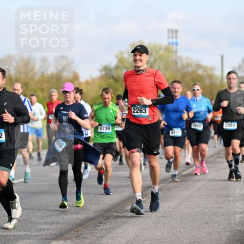 12.04.2026 - 45. Internationalen Wilhelmsburger Insellauf Dr. Thomas Lammeyer http://msf.ph/oto/9434225 12.04.2026 09:20:32 Laufen 3468, 2262, 2055, 4739, 2263, 4703, 5557, 2600 meine-sportfotos.de